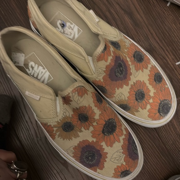 Vans - Picture 1 of 2